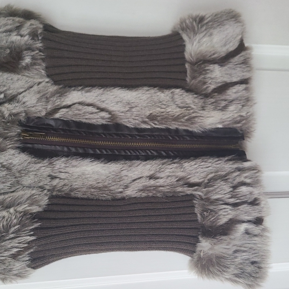 Sweater vest with fur - Picture 5 of 6